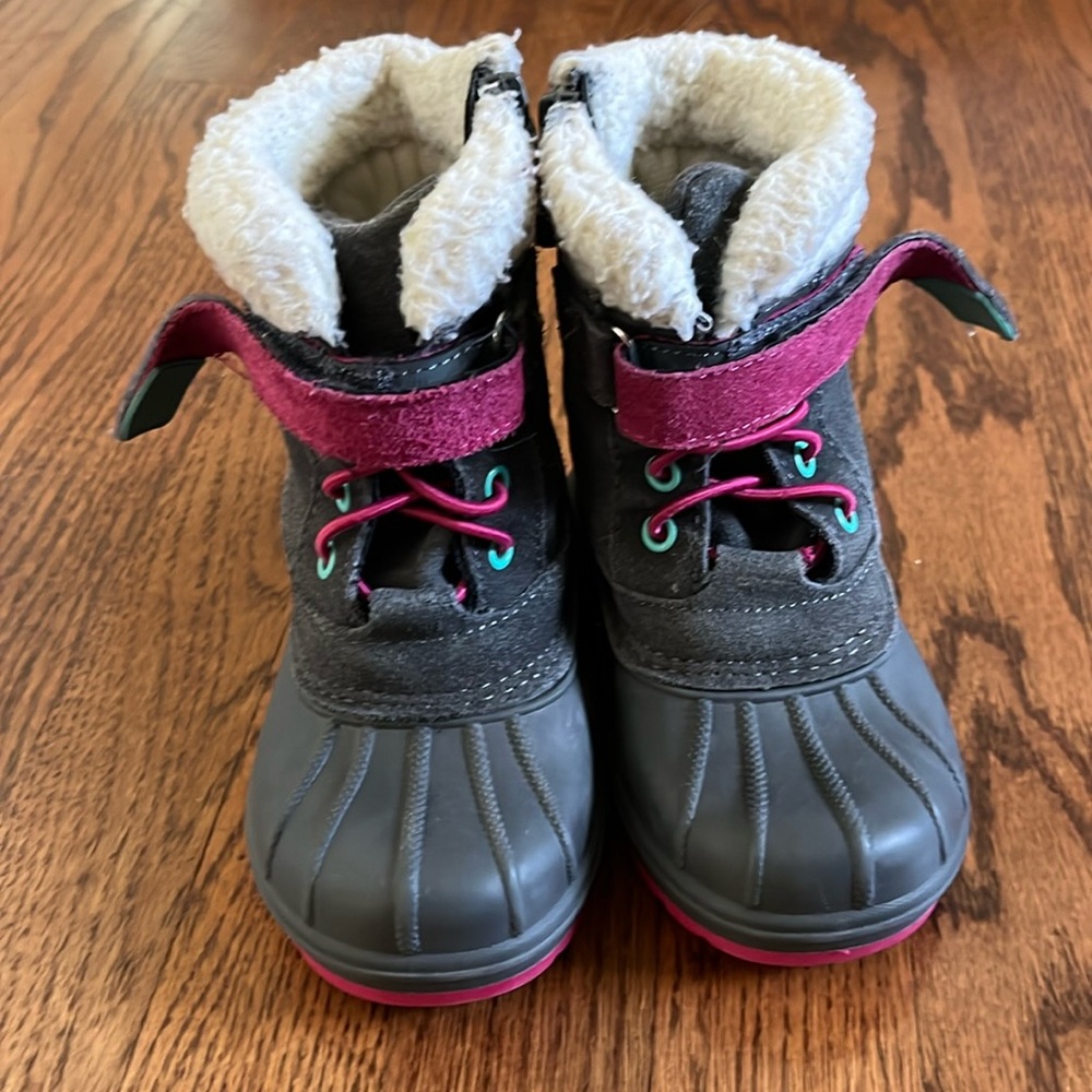 Snow boots